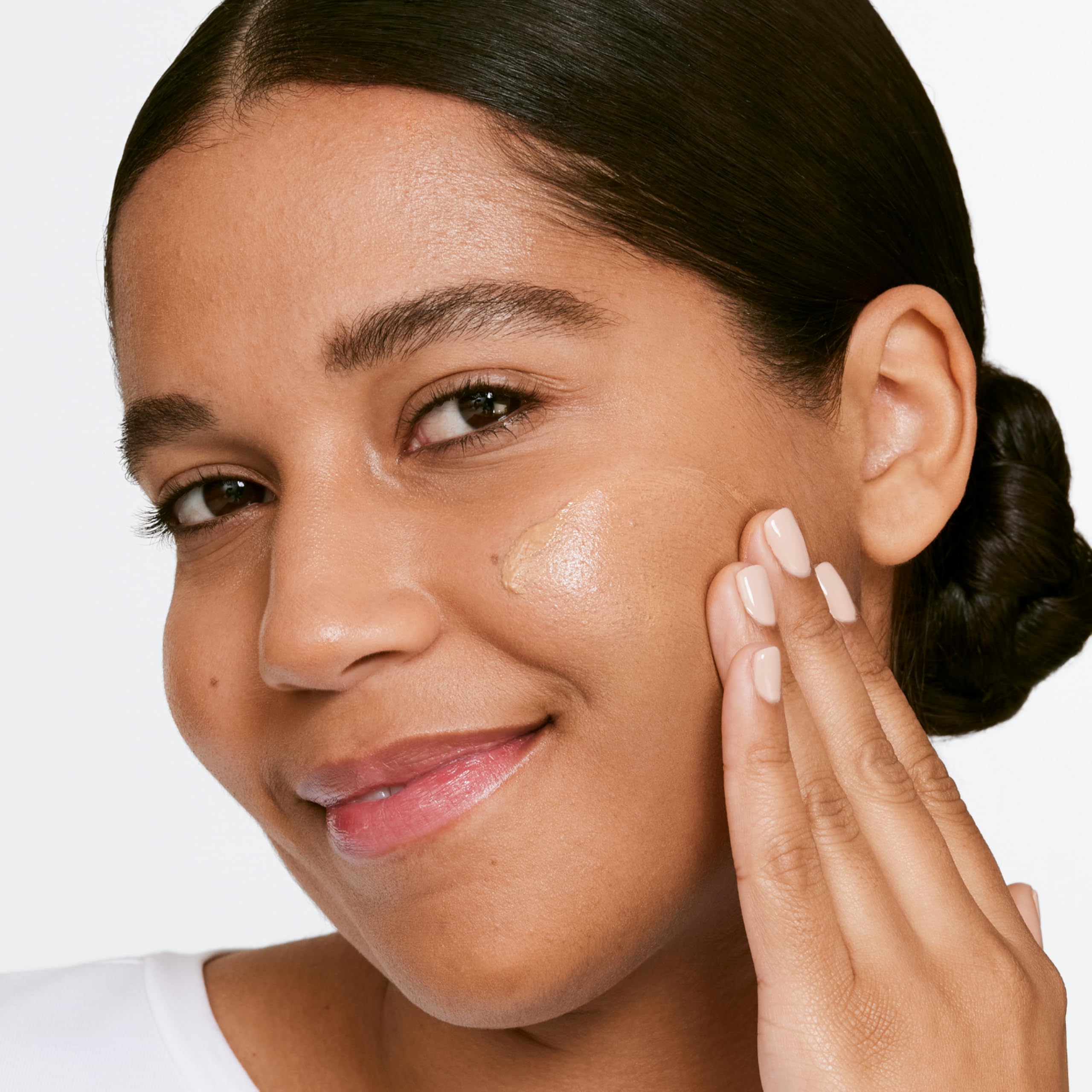 Clinique Moisture Surge Sheertint Hydrator Broad Spectrum SPF 25 | Tinted Moisturizer With SPF, Hyaluronic Acid + Aloe Water | Sheer Coverage, Natural Finish Skin Tint